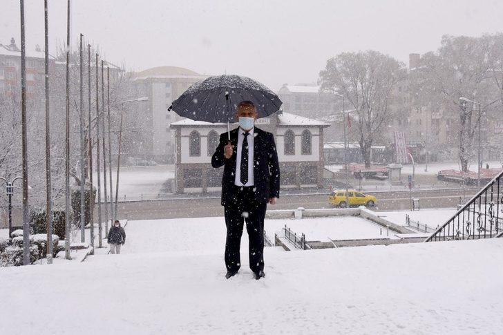 Afyonkarahisar’da belediye ekipleri karla mücadeleye hazır G5