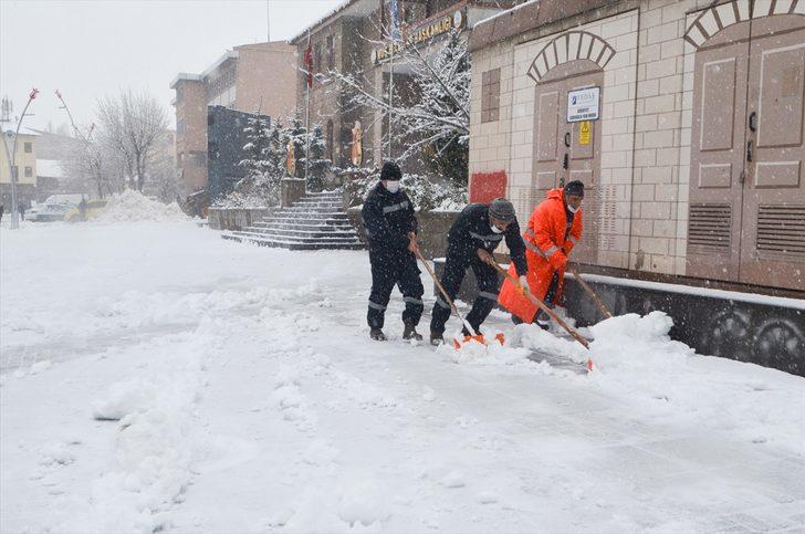 Bitlis'te kapanan köy yollarında karla mücadele çalışması başlatıldı G1