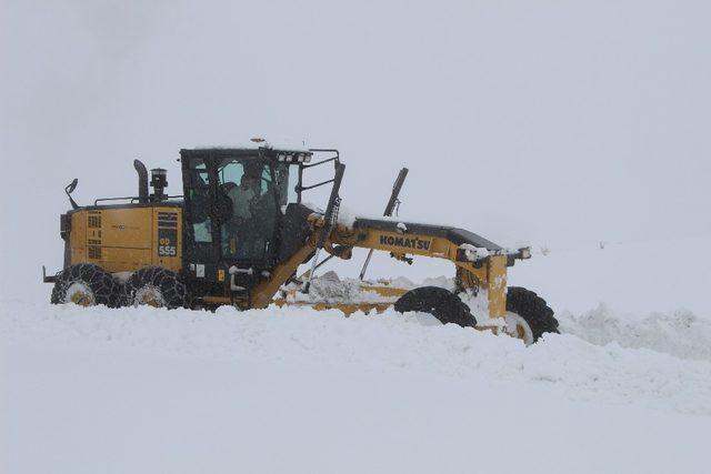 Bingöl’de kar nedeniyle 45 köy yolu ulaşıma kapandı