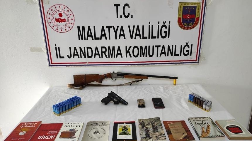 Sosyal medya &uuml;zerinden ter&ouml;r &ouml;rg&uuml;t&uuml; propagandası yapan 2 kişiye g&ouml;zaltı