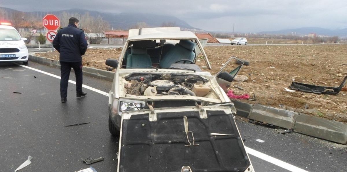 İki otomobilin &ccedil;arpıştığı kazada 6 kişi yaralandı