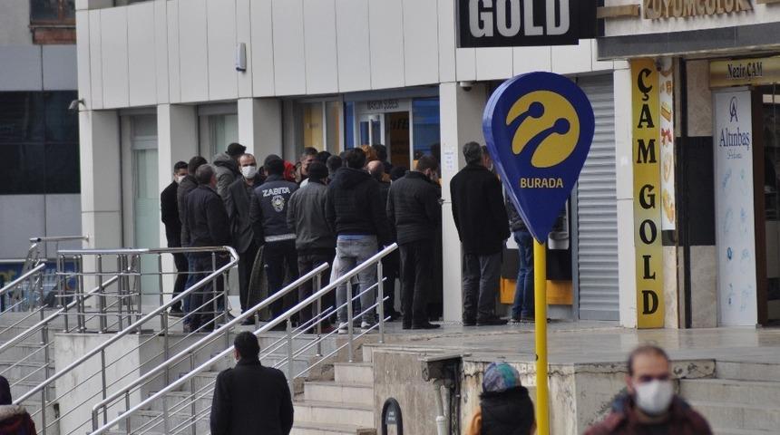 Mardin’de ’Korona’ kuyruğu