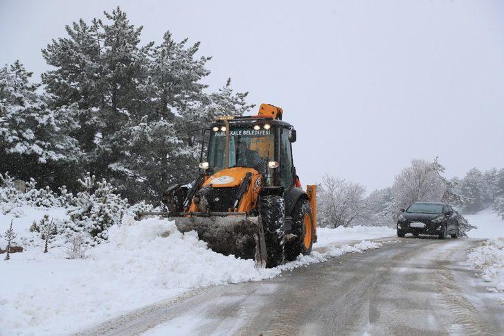 Pamukkale Belediyesi karla mücadele ediyor G3