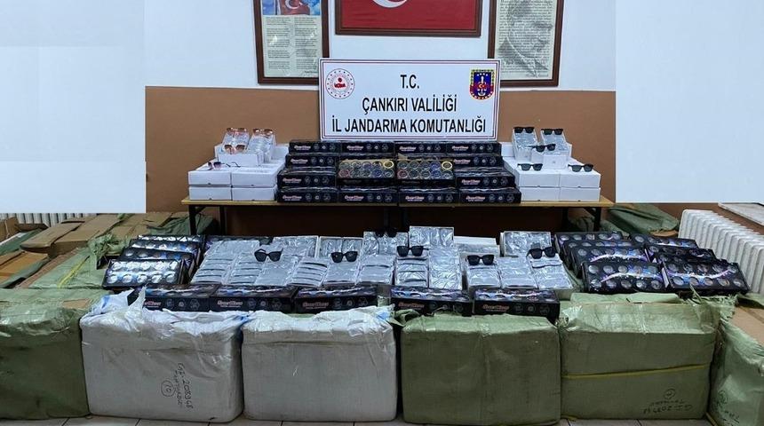 Kargo aracındaki 750 bin liralık ka&ccedil;ak eşyaya el konuldu