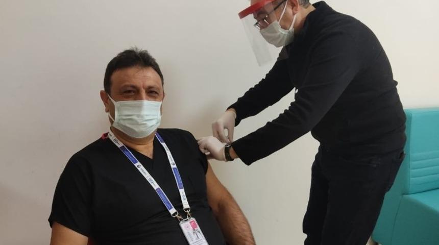 Başhekim Do&ccedil;. Dr. Ertuğrul Kılı&ccedil; korona vir&uuml;s aşısı oldu