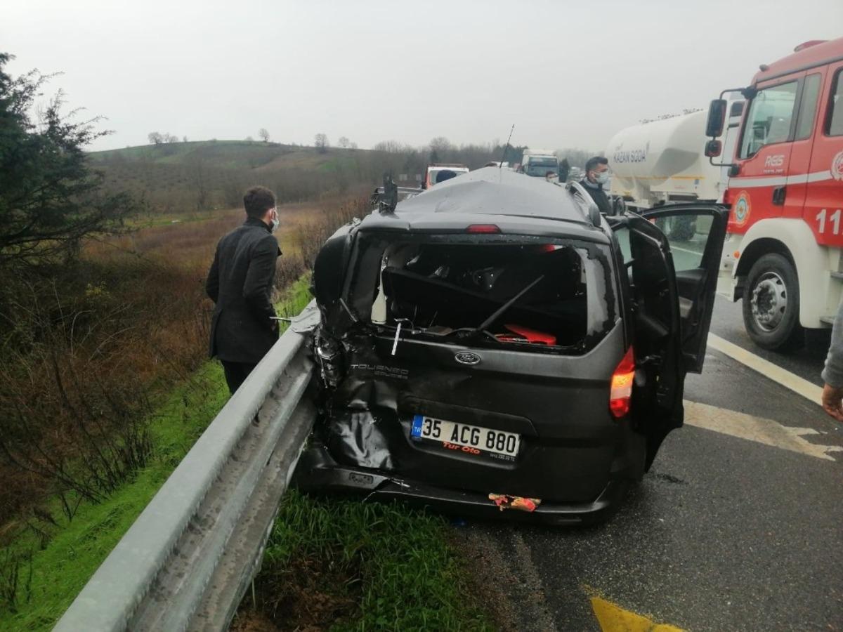 TEM otoyolunda zincirleme kaza: 2 yaralı