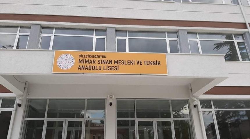 Boz&uuml;y&uuml;k Mimar Sinan Mesleki ve Teknik Anadolu Lisesi &rsquo;G&uuml;venli İnternet Etiketi&rsquo; almaya hak kazandı