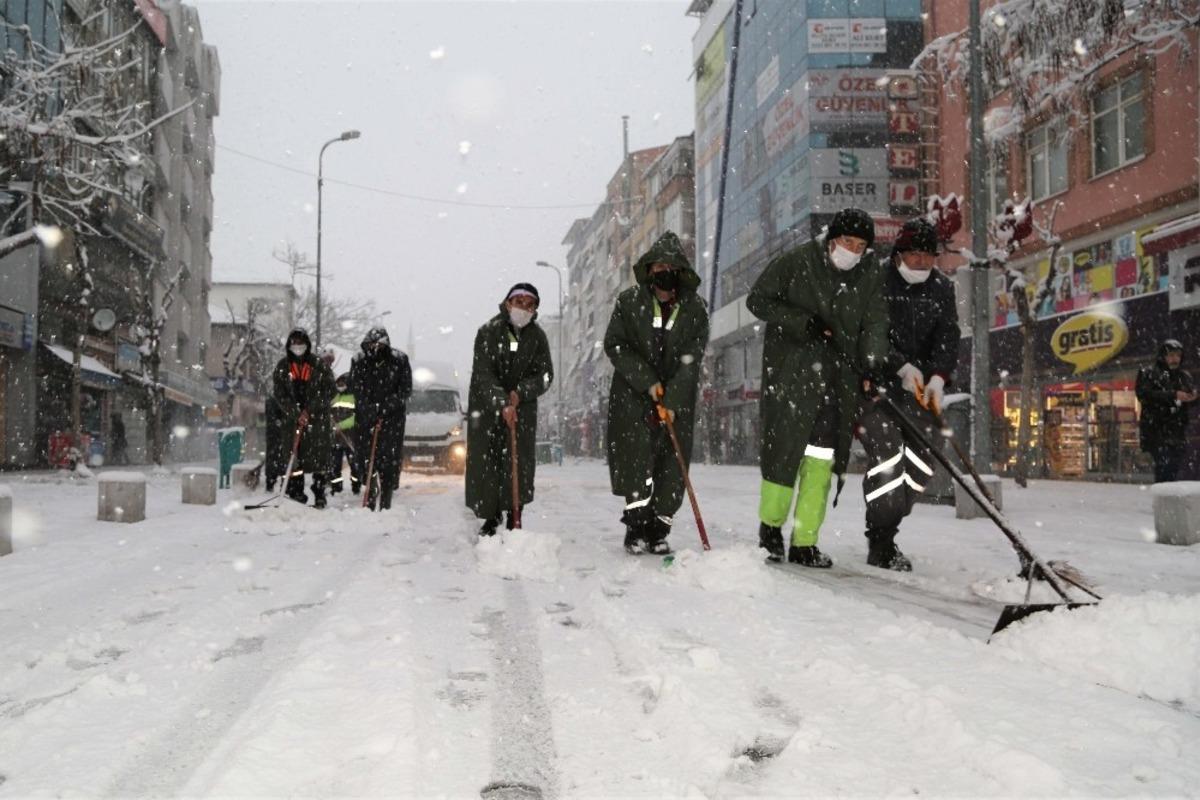 Uşak beyaza b&uuml;r&uuml;nd&uuml;