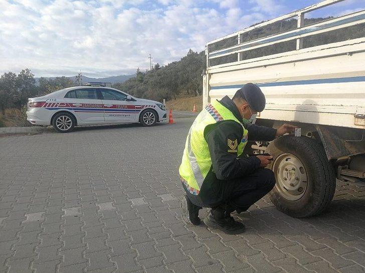 Balıkesir’de jandarmadan kar lastiği uygulaması G4