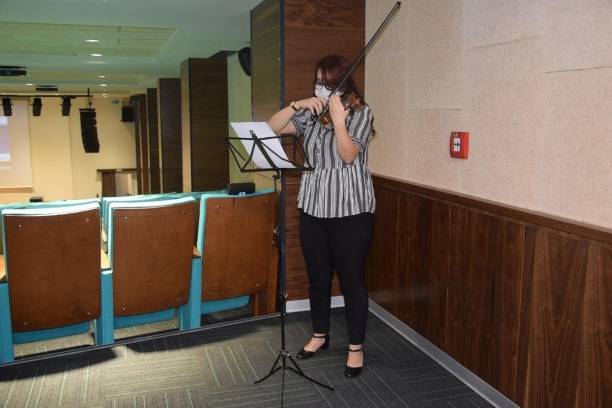 M&uuml;zik terapi ve uygulamaları ele alındı