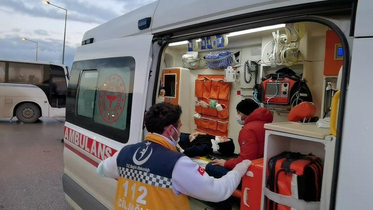 İnegöl'de, yola kontrolsüz çıkan araç kazaya neden oldu: 3 yaralı G2