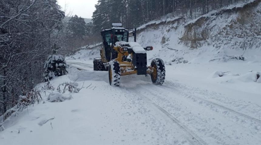 Karla m&uuml;cadele ekipleri &ccedil;alışmalara başladı
