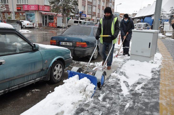 Kütahya’da karla mücadele ekipleri 24 saat esasına göre çalışıyor G1