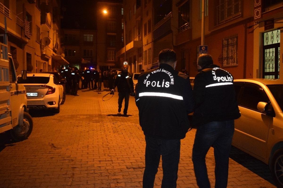Malatya&rsquo;da husumetli ailelerin barışma toplantısında kavga: 3 yaralı