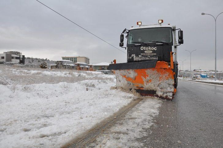 Kütahya’da karla mücadele ekipleri 24 saat esasına göre çalışıyor G3