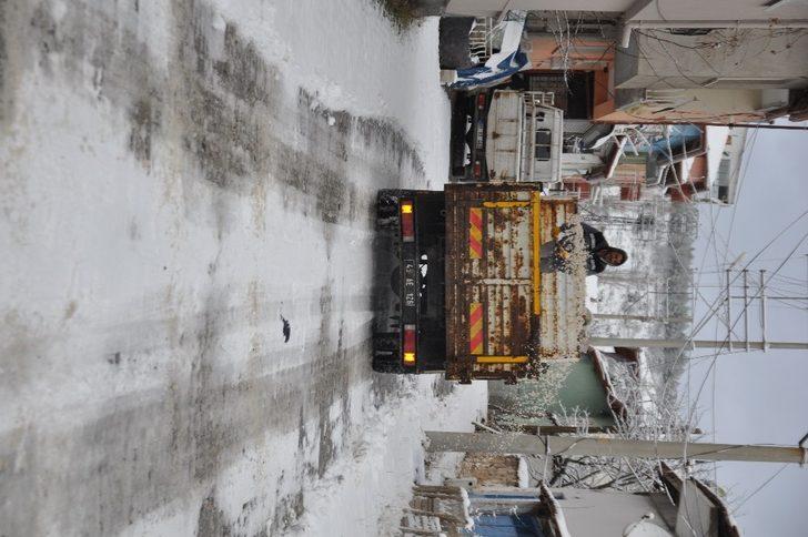 Kütahya’da karla mücadele ekipleri 24 saat esasına göre çalışıyor G4