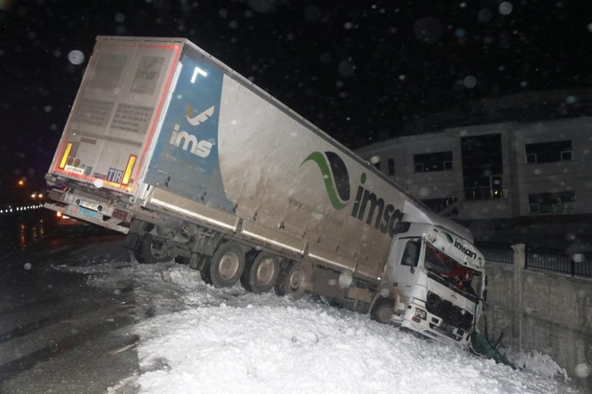Bitlis&rsquo;te tipi nedeniyle meydana gelen kazalarda 5 kişi yaralandı