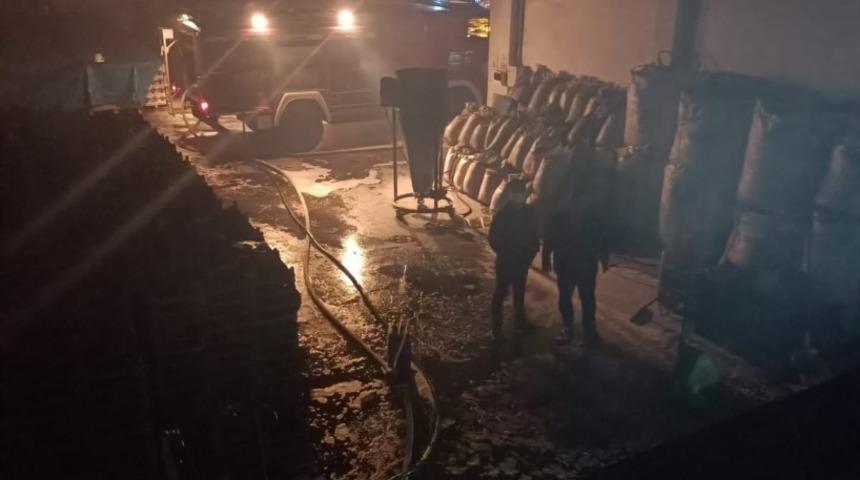 Talaş deposu alevlere  teslim oldu