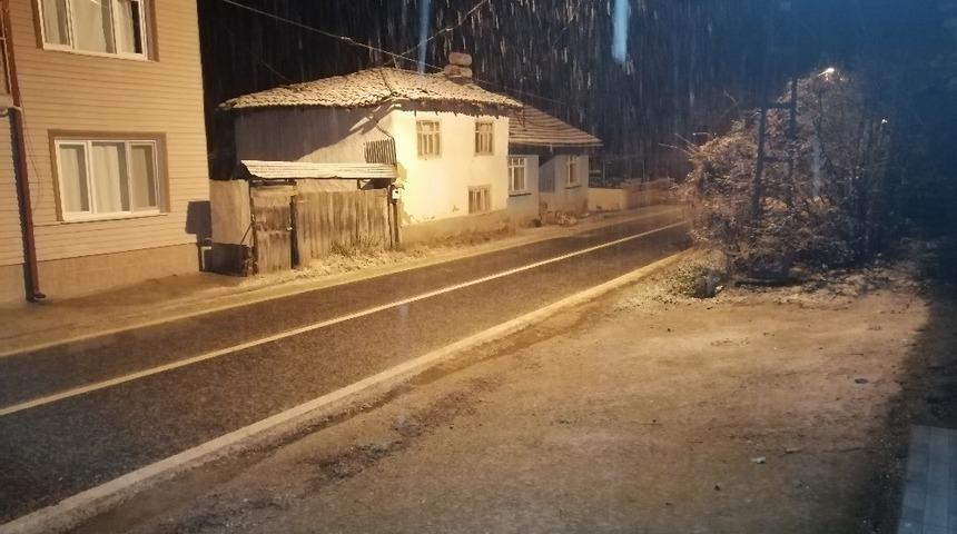 Bilecik&rsquo;e yılın ilk karı yağdı