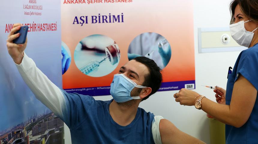 T&uuml;rkiye'nin koronavir&uuml;s aşı programı d&uuml;nya g&uuml;ndeminde