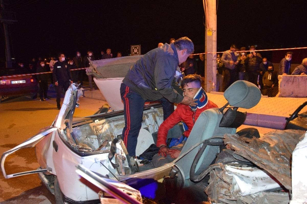 Antalya&rsquo;da feci kaza: 3 &ouml;l&uuml;, 4 yaralı