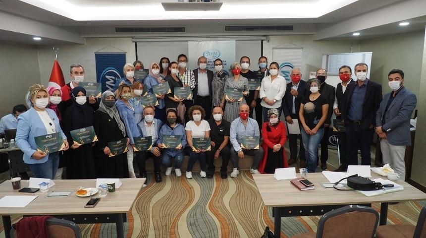 Salgında evden çıkmadan gelir elde ediyorlar