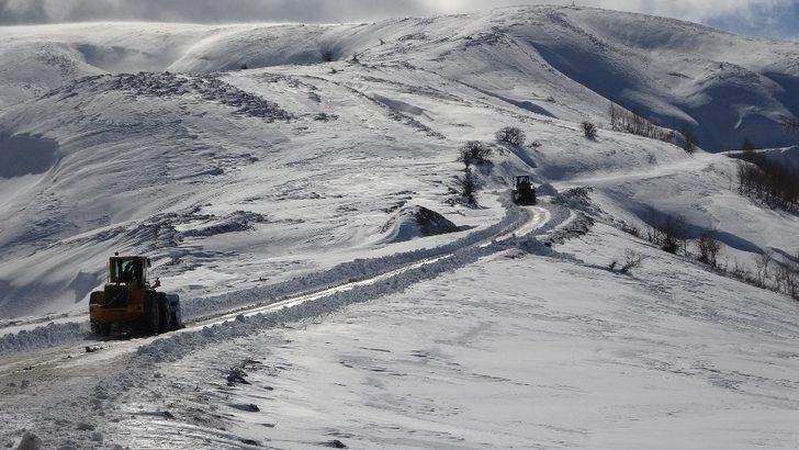 Köy yollarında kar kalınlığı yer yer 2-3 metreye yükseldi G5