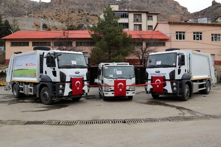 Gümüşhane İl Özel İdaresi’nin yeni çöp araçları hizmete sunuldu G3