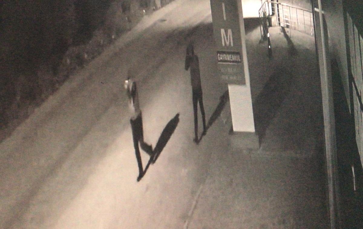 İş yerinden hırsızlık yapanlar &ouml;nce g&uuml;venlik kamerasına, ardından polise yakalandı