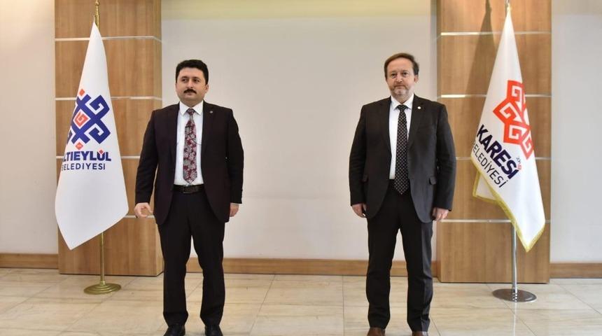 Altıeyl&uuml;l ve Karesi Belediyeleri&rsquo;nden esnafa 1000 liralık destek