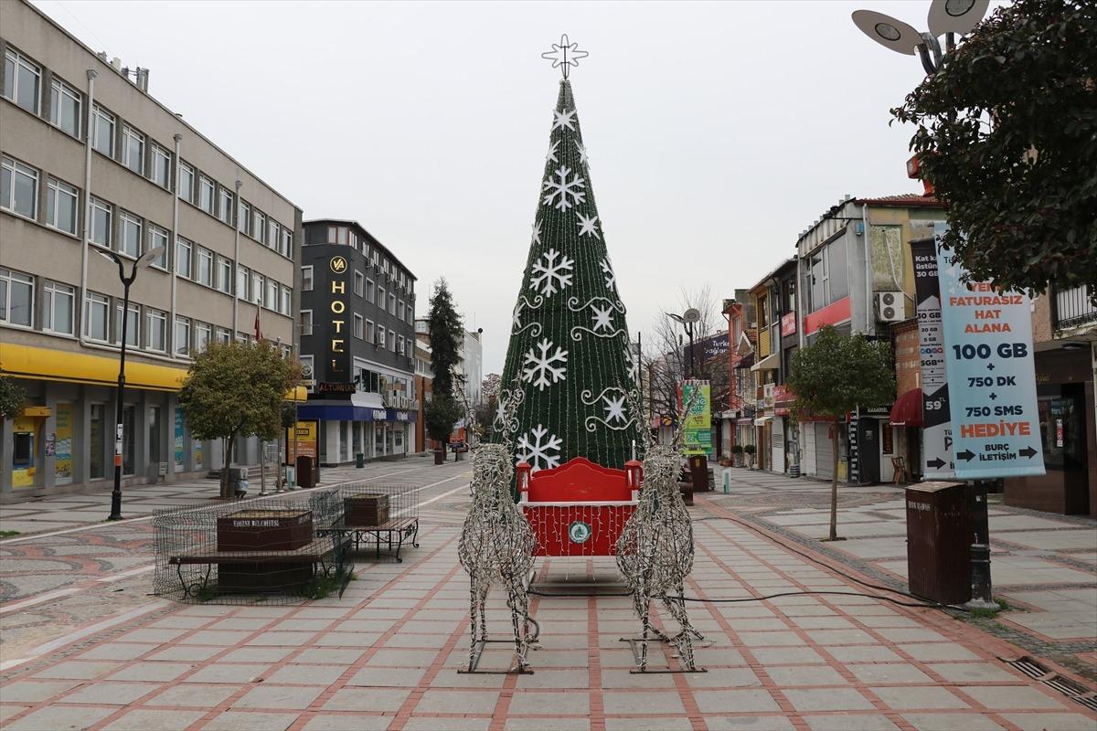Trakya'da sokağa &ccedil;ıkma kısıtlamasına riayet ediliyor