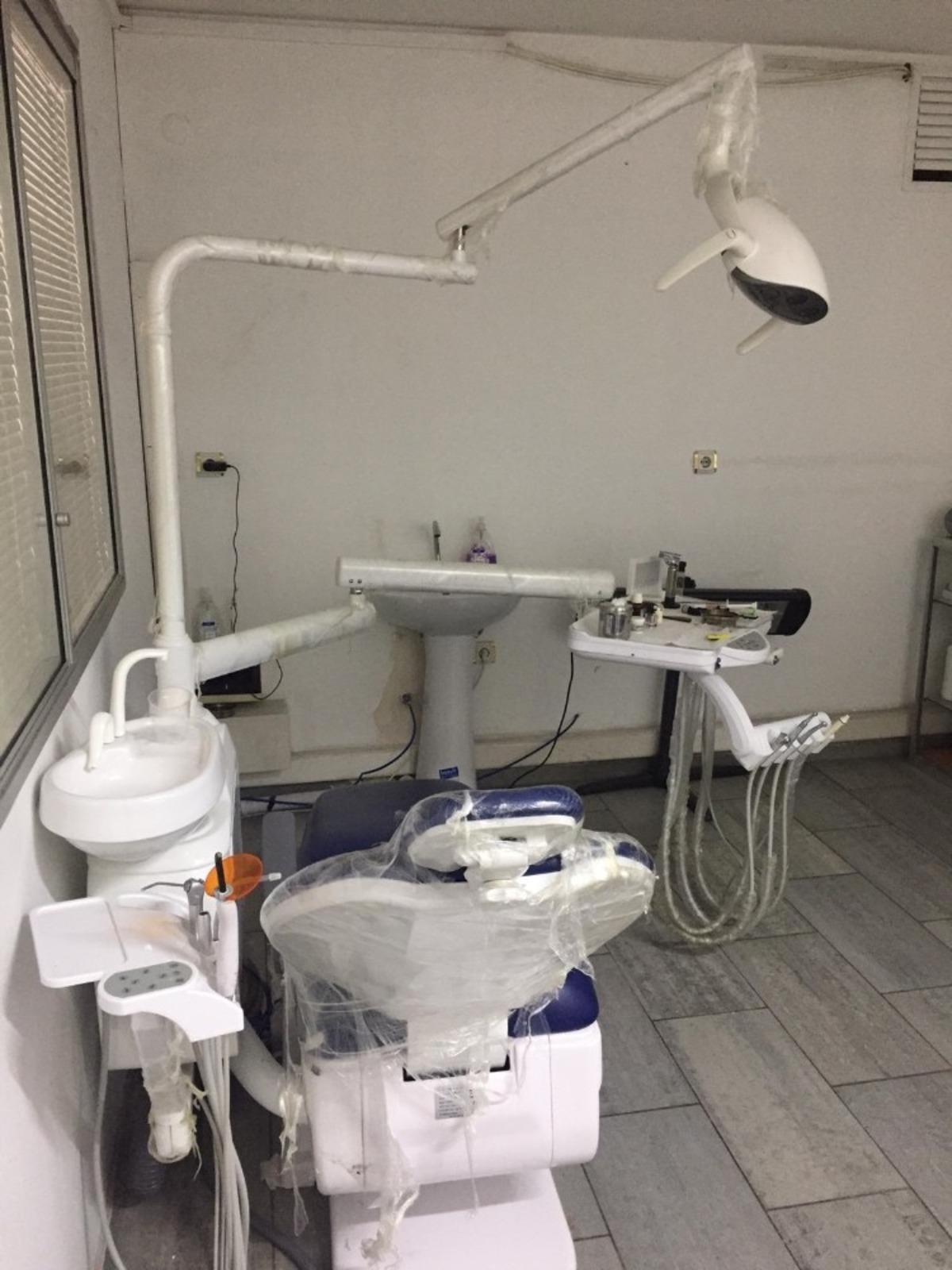 Bursa&rsquo;da ruhsatsız diş kliniğine operasyon, sahte diş&ccedil;i ve 3 kişi g&ouml;zaltına alındı