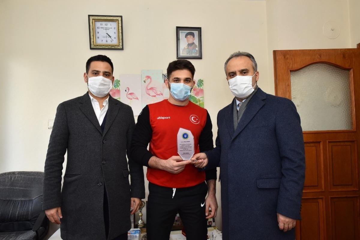 Milli g&uuml;reş&ccedil;iye  moral ziyareti