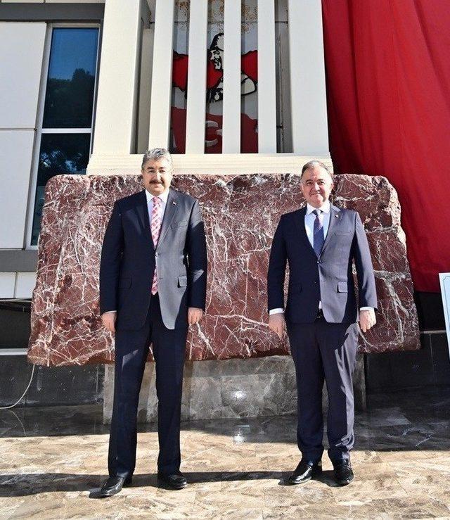 Anıtkabir Mozolesinde bulunan ‘Osmaniye Kırmızısı’ mermerin örneği sergilendi