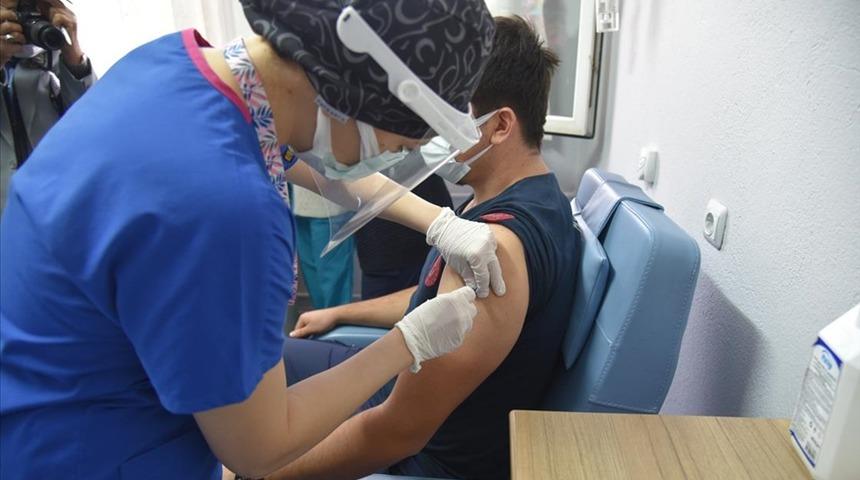 Bilim Kurulu &Uuml;yesi G&uuml;nd&uuml;z'den CoronaVac aşısıyla ilgili a&ccedil;ıklama