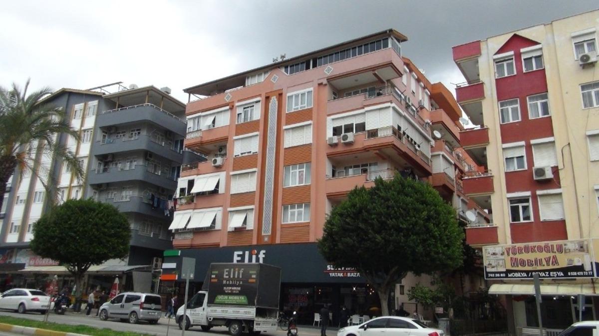 Sigara i&ccedil;mek i&ccedil;in &ccedil;ıktığı balkondan d&uuml;şen adam hayatını kaybetti