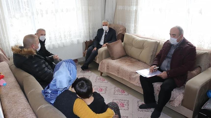 Kaymakam Kanyılmaz, vatandaşın ihtiya&ccedil; ve taleplerini evlerinde dinliyor