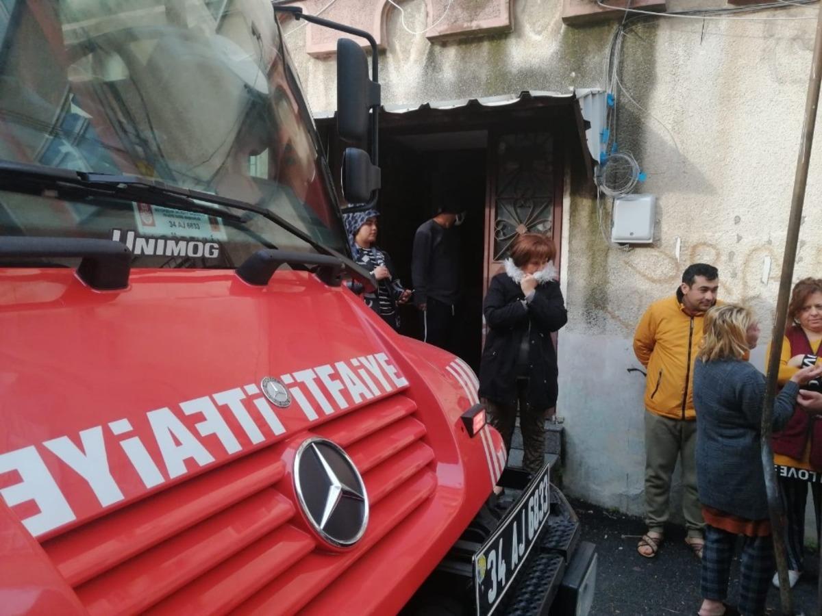 Kadık&ouml;y&rsquo;de iki katlı binada &ccedil;ıkan yangın paniğe neden oldu