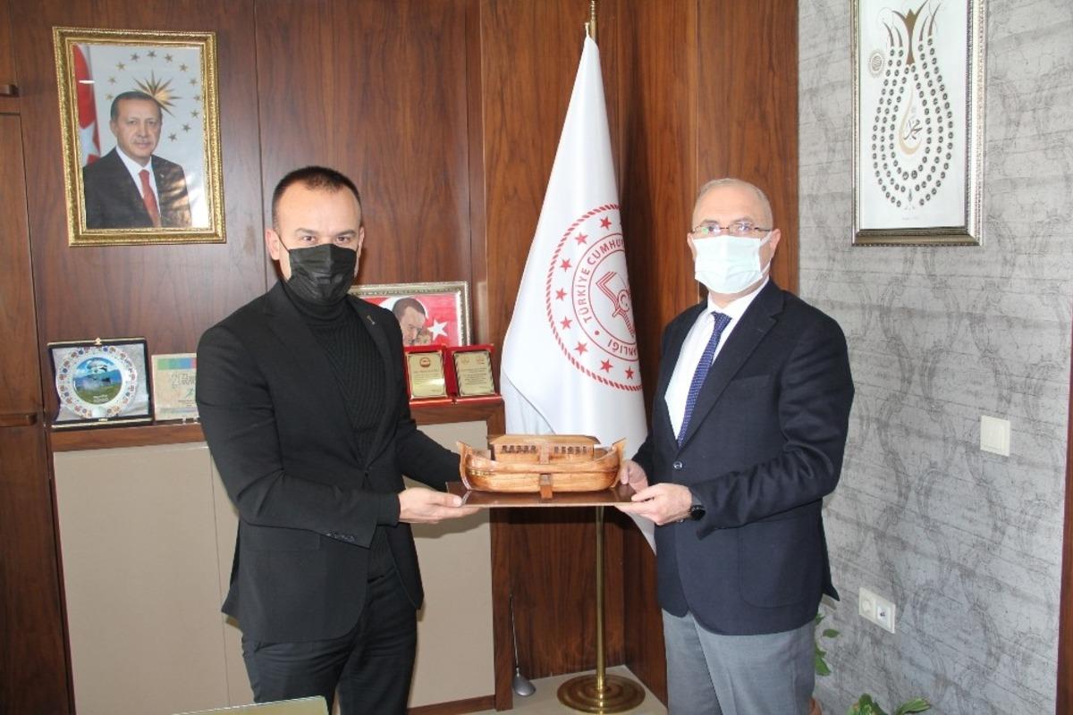 Ağrı Emniyet M&uuml;d&uuml;r Yardımcılarından, Milli Eğitim M&uuml;d&uuml;r&uuml; Tekin&rsquo;e veda ziyareti