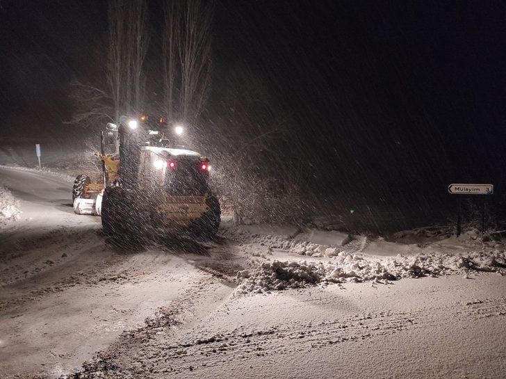 Konya Büyükşehir Belediyesi kar ve buzlanmaya karşı 31 ilçede görev başında G2