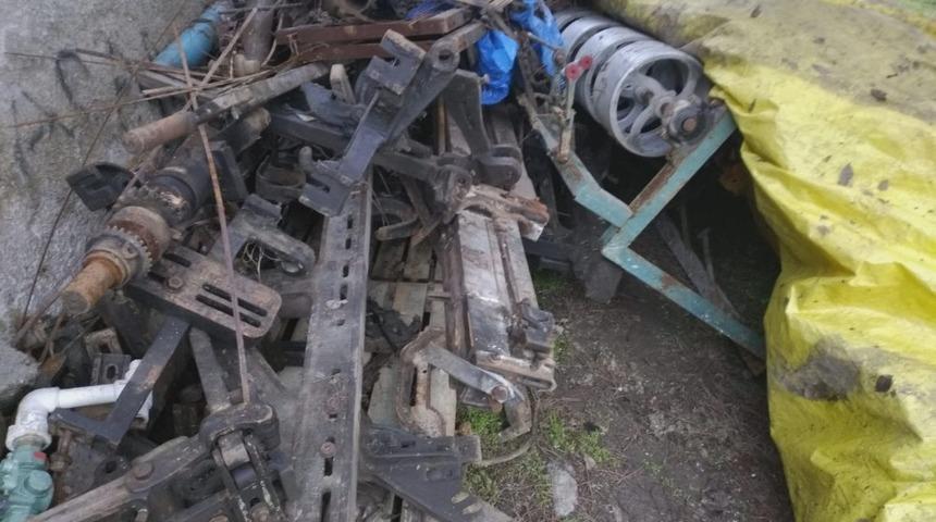 M&uuml;ze yapılacak diye toplanan eşyalar &ccedil;&uuml;r&uuml;meye terk edildi