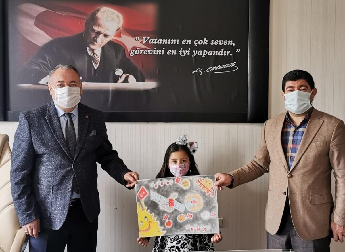 Minik Mualla&rsquo;nın &ccedil;izdiği resim "Dijital Resim Sergisinde&rdquo; yerini aldı