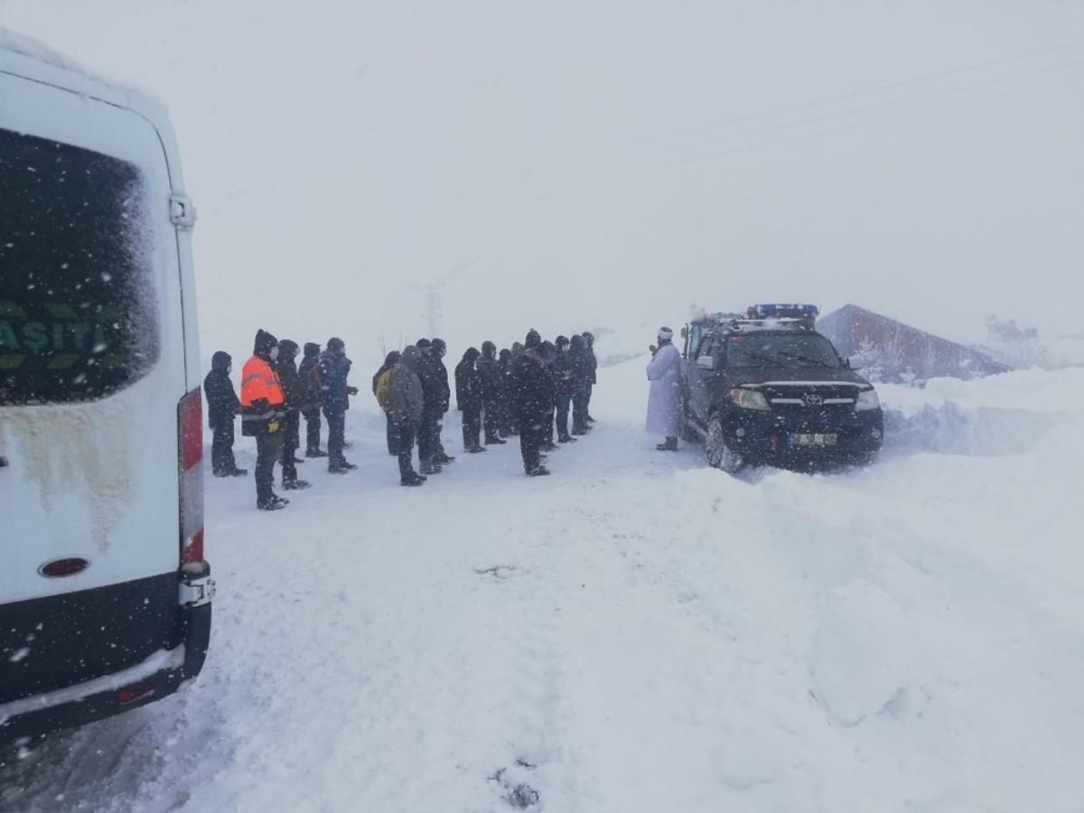 Erzincan&rsquo;da 189 k&ouml;y yolu ulaşıma kapandı