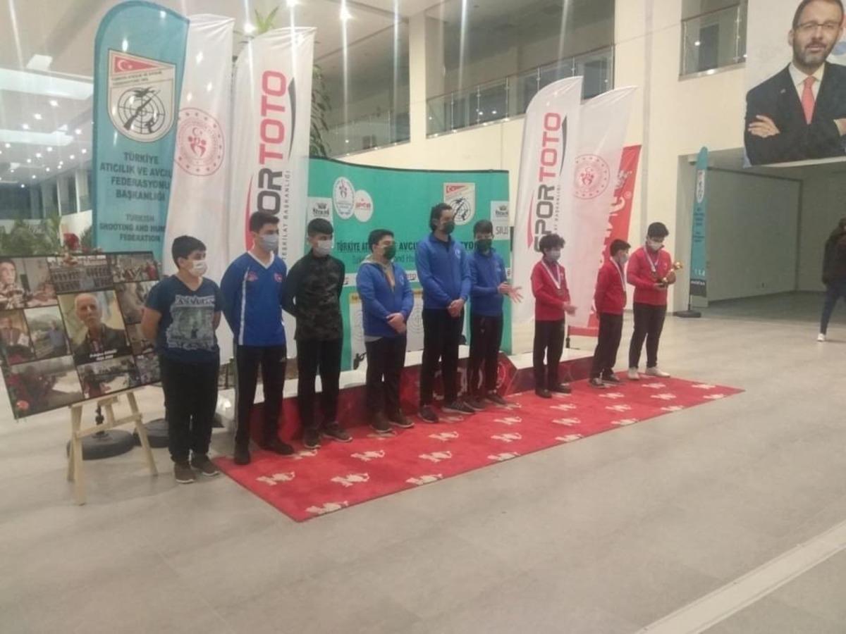 Yiğit Alp Zeki&rsquo;den Havalı Tabancada T&uuml;rkiye rekoru