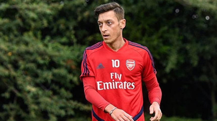  Mesut &Ouml;zil bir heyecan daha yarattı