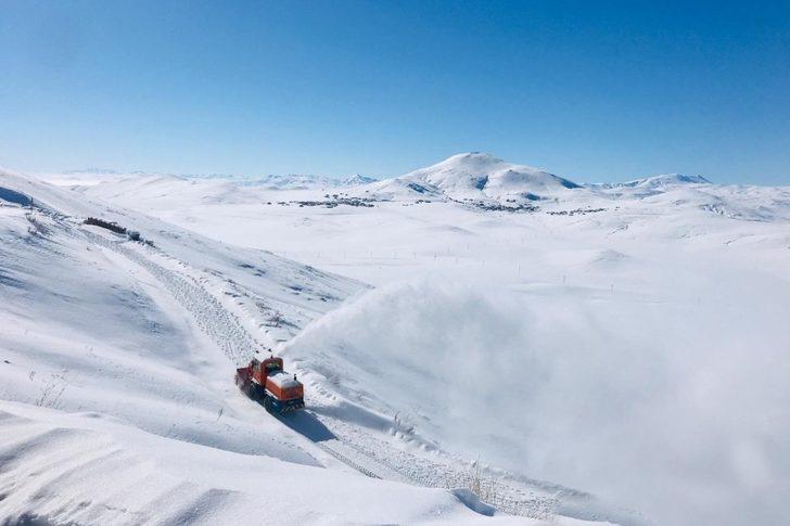 Van Büyükşehir Belediyesi kırsalda karla mücadelesini sürdürüyor G3