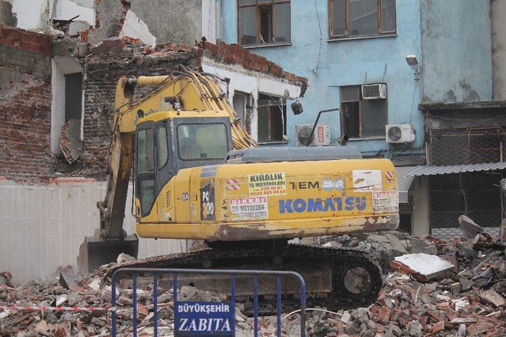 Saathane Meydanı’nda yıkım devam ediyor G4