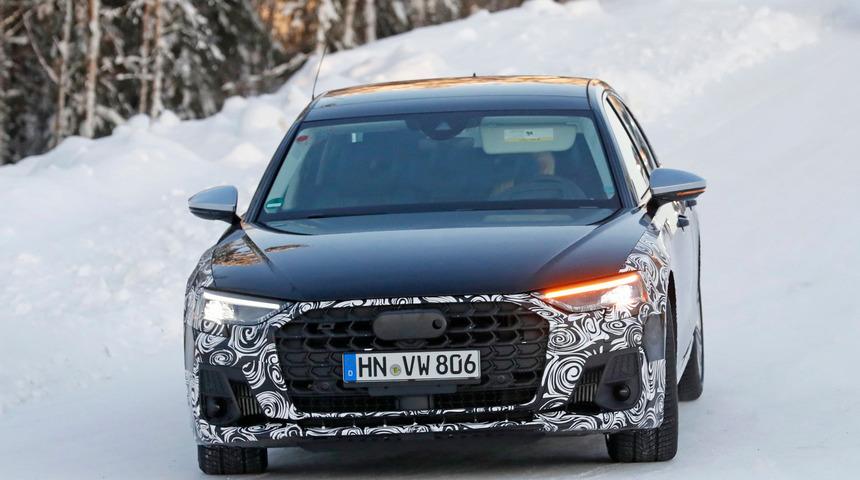 2022 Audi S8 kamuflajlı yakalandı