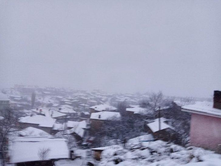 Bilecik’in yüksek kesimlerine yılın ilk karı yağdı G1
