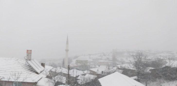 Bilecik’in yüksek kesimlerine yılın ilk karı yağdı G2